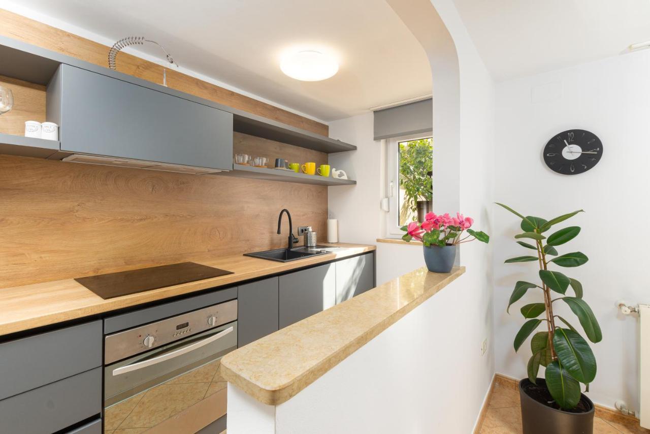 Apartment Dragonja Pula Buitenkant foto